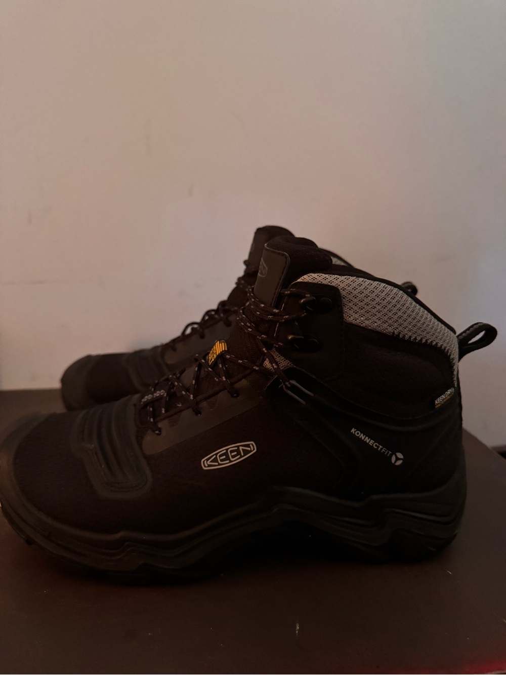 NEW KEEN Men's Black and Gray Mid-Hike/Work Boots